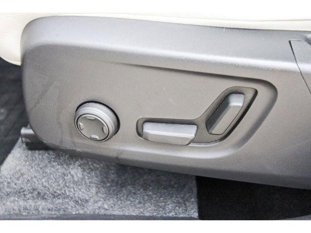 Used 2025 Volvo XC40 B5 Plus w/ Protection Package Premier image 26