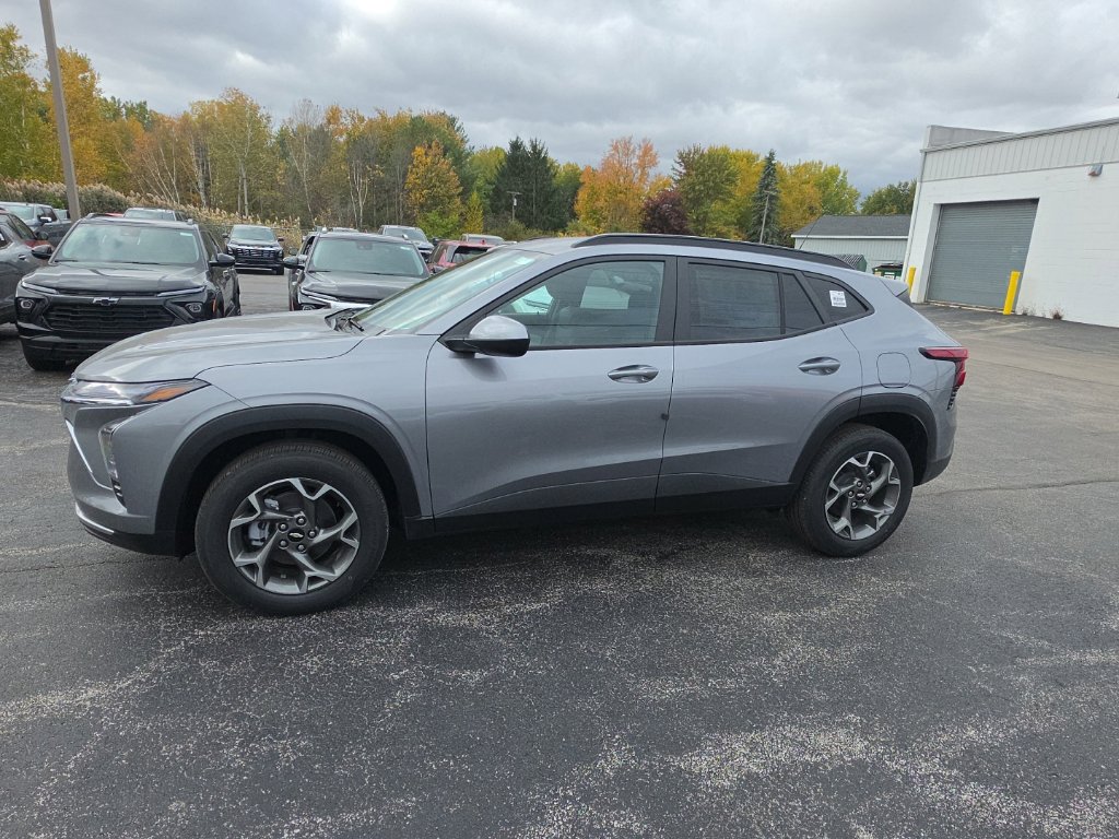 New 2026 Chevrolet Trax LT w/ Driver Confidence Package FWD image 4