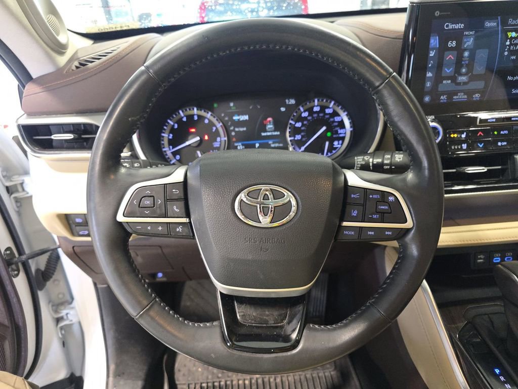 Used 2022 Toyota Highlander Platinum image 11