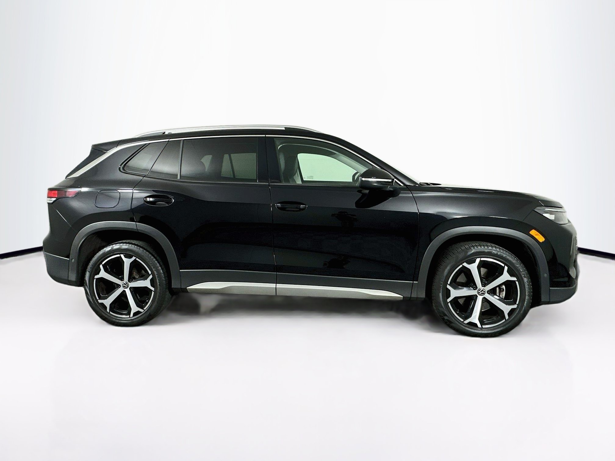 Used 2026 Volkswagen Tiguan SE AWD/4WD image 10