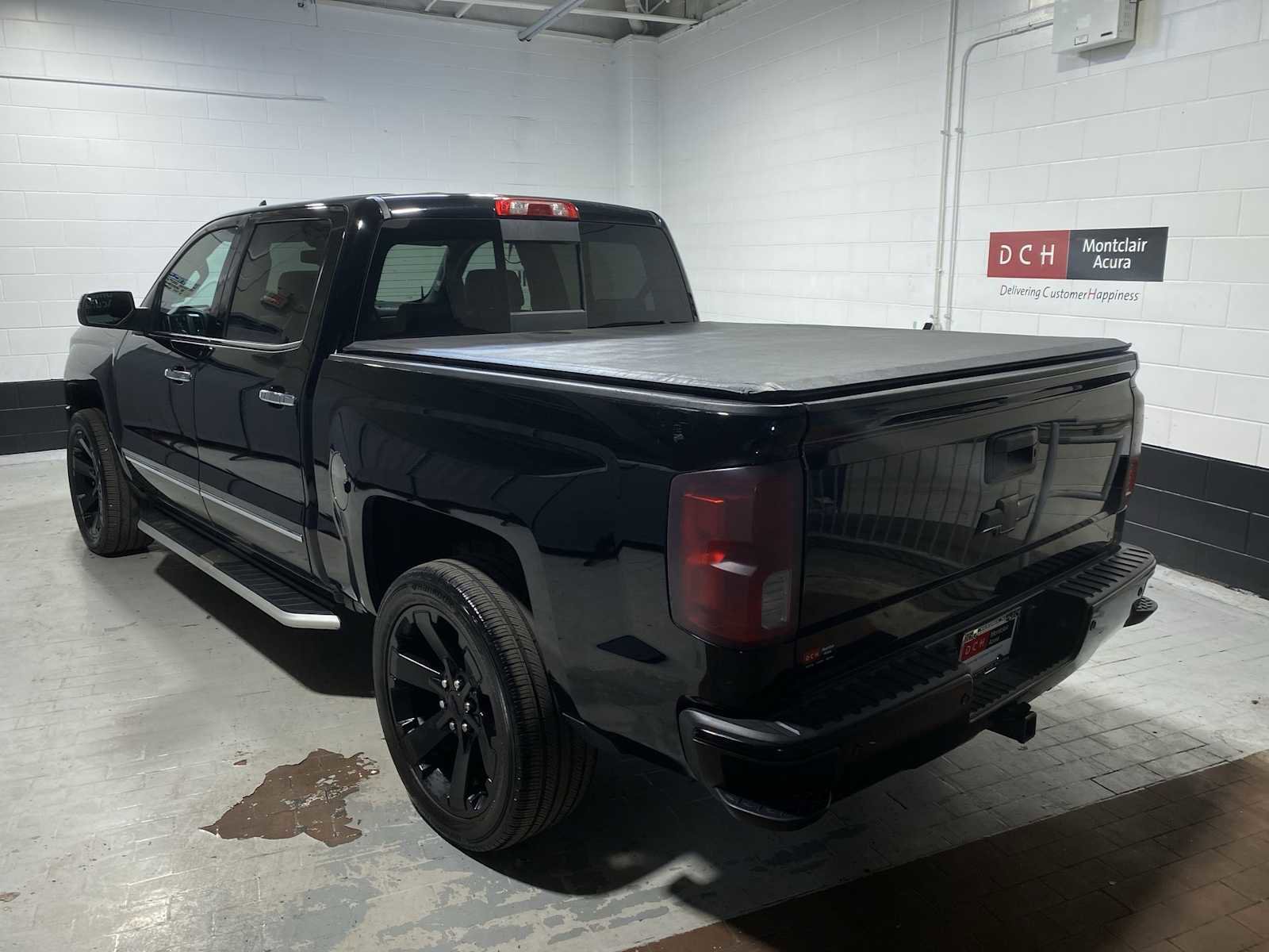 Used 2018 Chevrolet Silverado 1500 LTZ Z71 w/ LTZ Plus Package AWD/4WD image 4