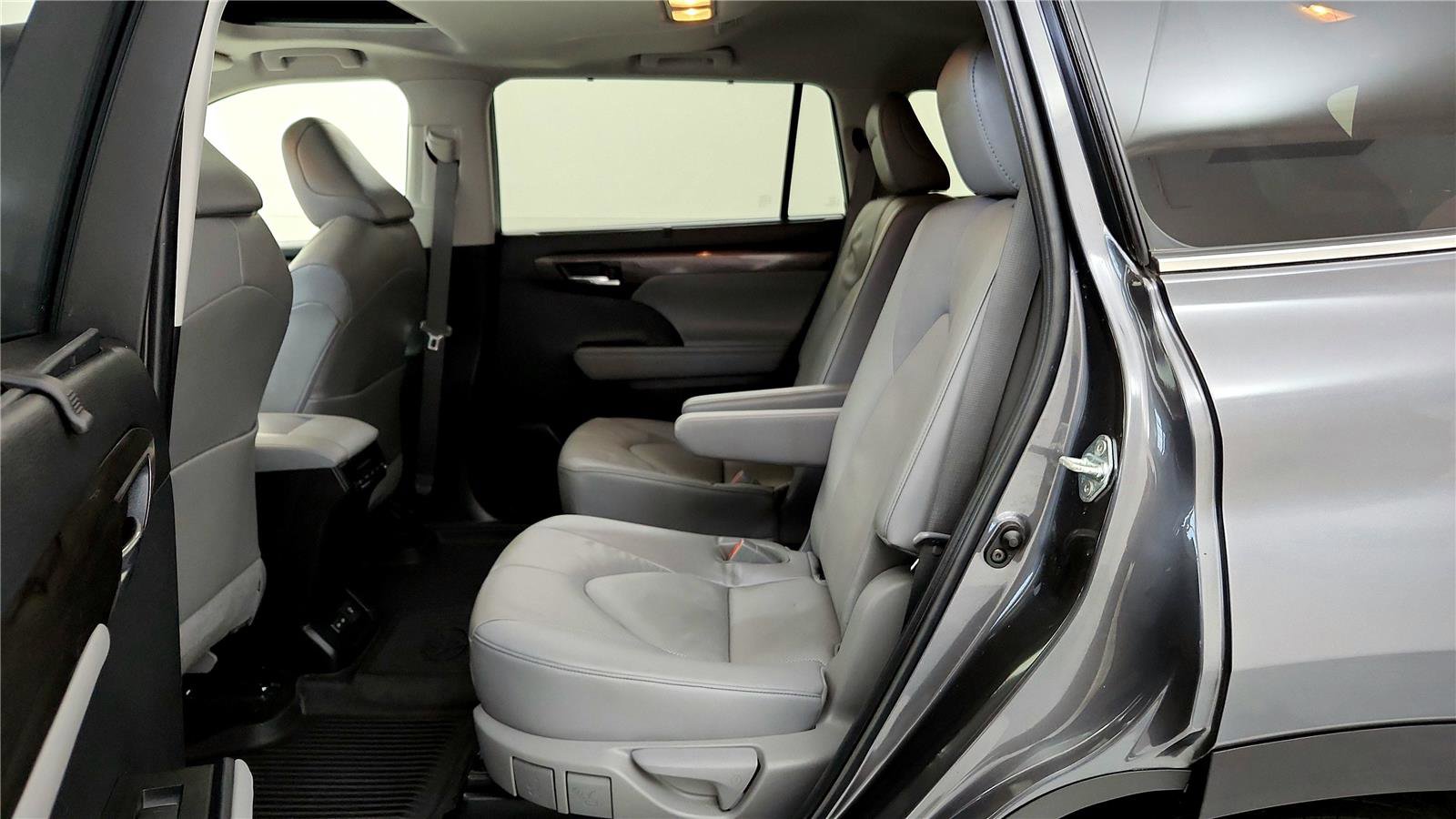 Used 2023 Toyota Highlander Limited image 21