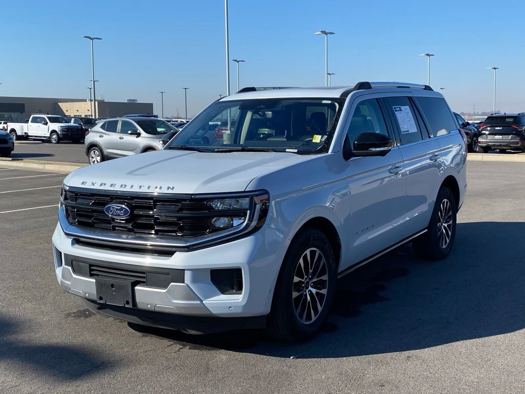 Used 2025 Ford Expedition Platinum image 3
