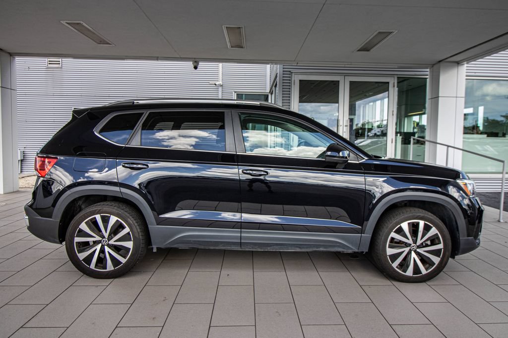 Certified 2023 Volkswagen Taos SE w/ Panoramic Sunroof Package FWD image 3