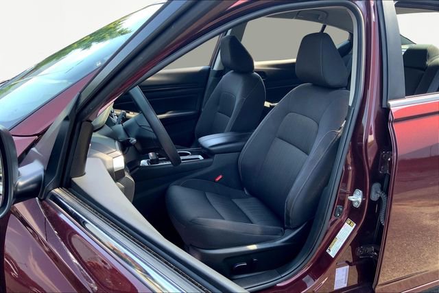 Used 2024 Nissan Altima 2.5 SV image 15