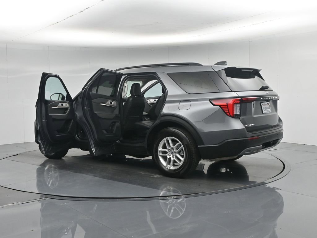 Used 2025 Ford Explorer Active w/ Active Comfort Package RWD image 38