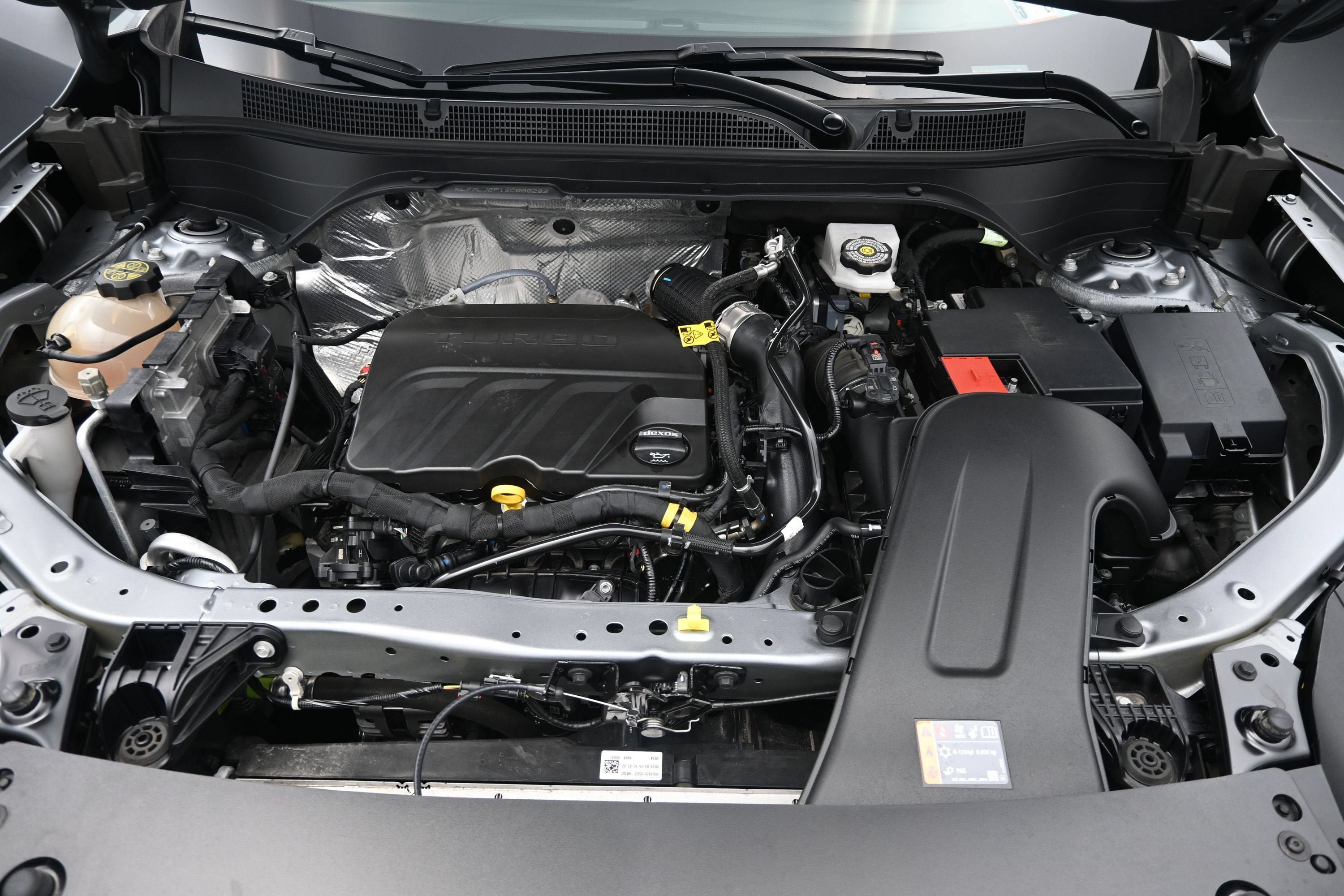 Used 2025 Chevrolet Trax RS w/ Sunroof Package FWD image 32