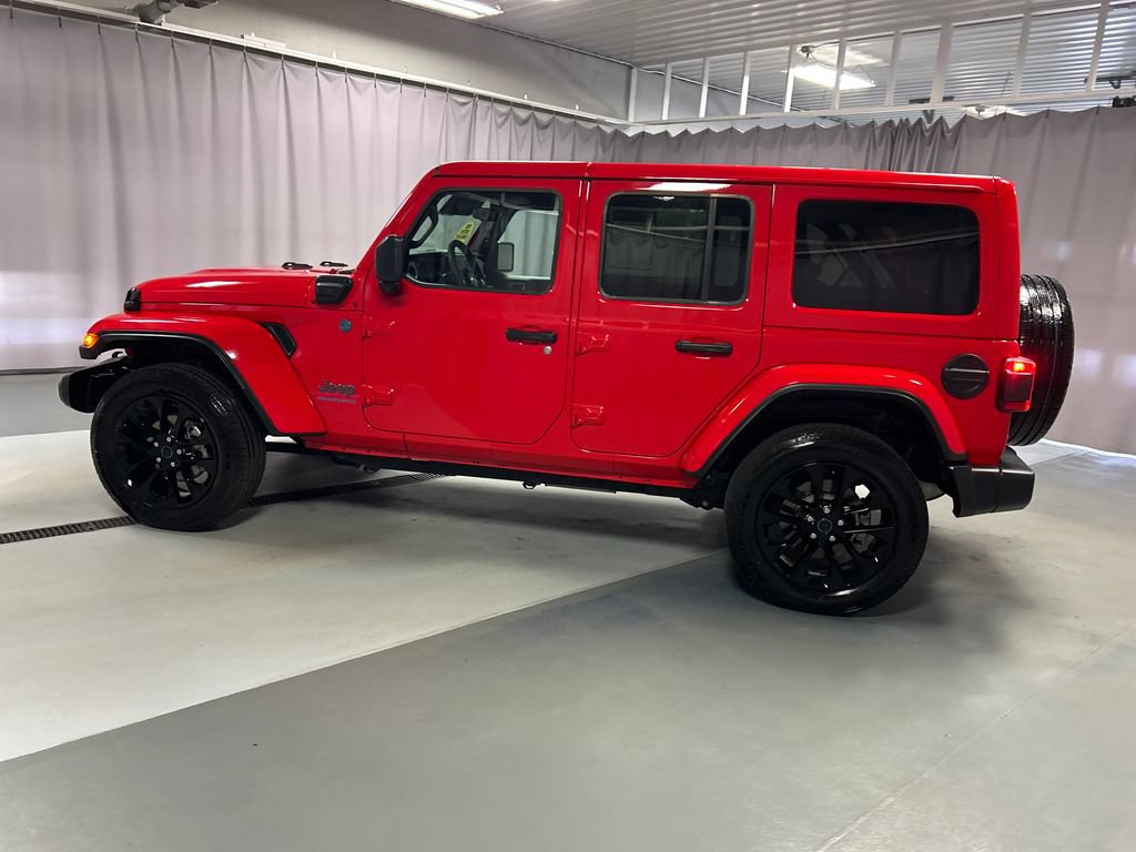 Used 2025 Jeep Wrangler Unlimited Sahara w/ Safety Group AWD/4WD image 4