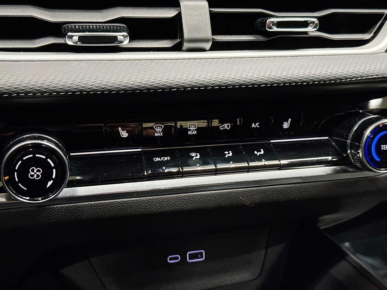 Used 2025 Chevrolet Equinox LT FWD image 18