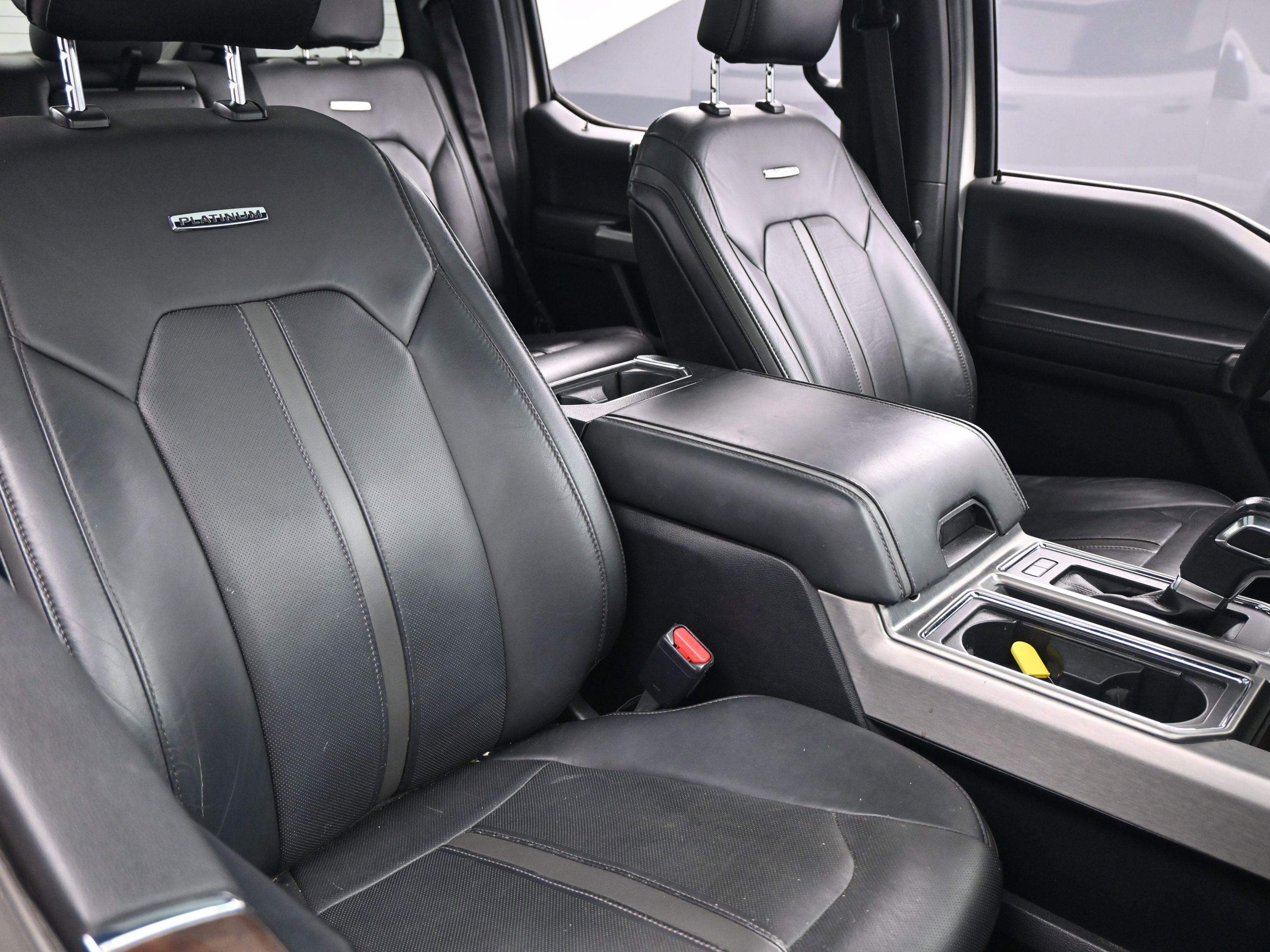 Used 2015 Ford F150 Platinum w/ Equipment Group 701A Luxury image 31