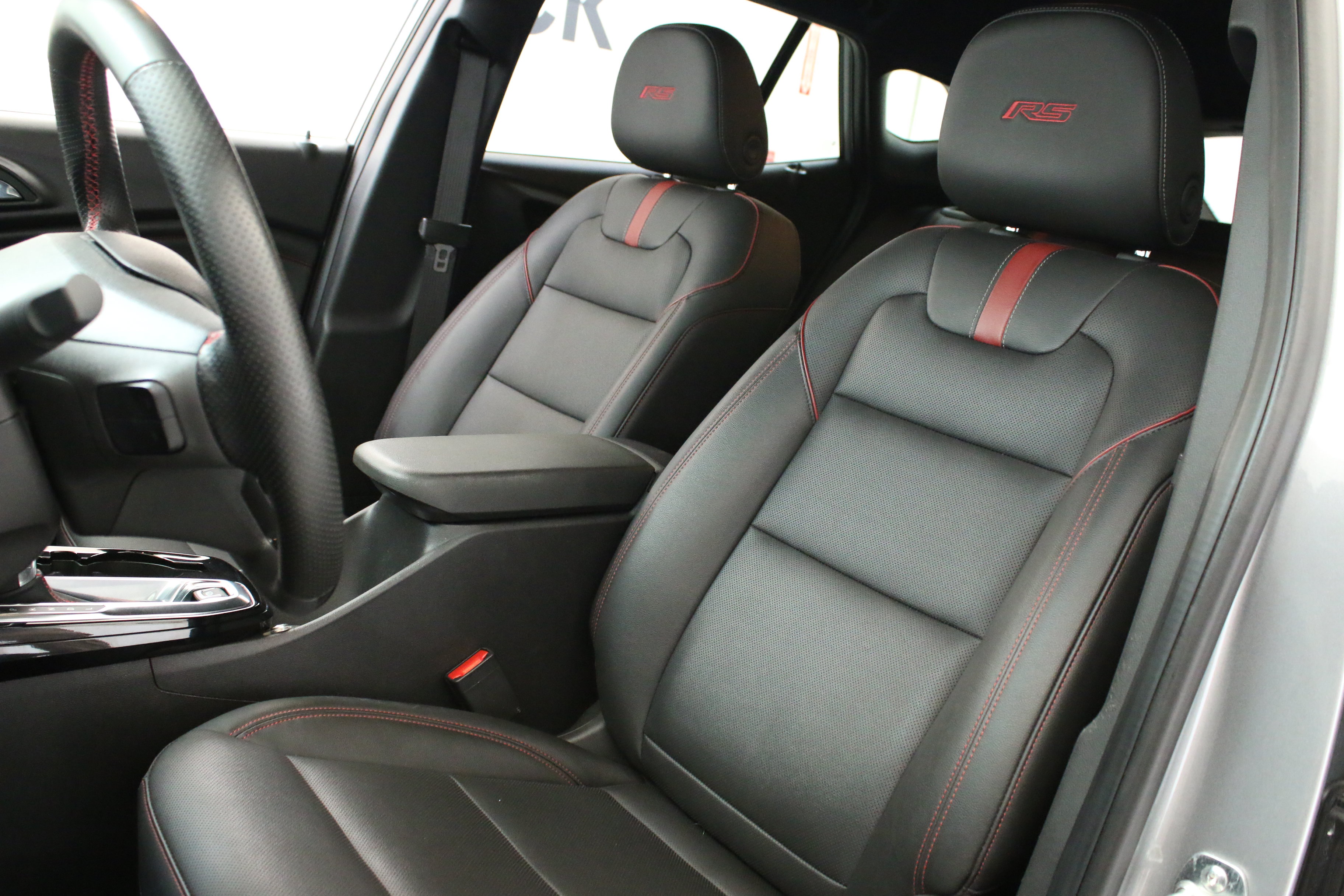 Used 2024 Chevrolet Trax RS w/ Sunroof Package FWD image 25