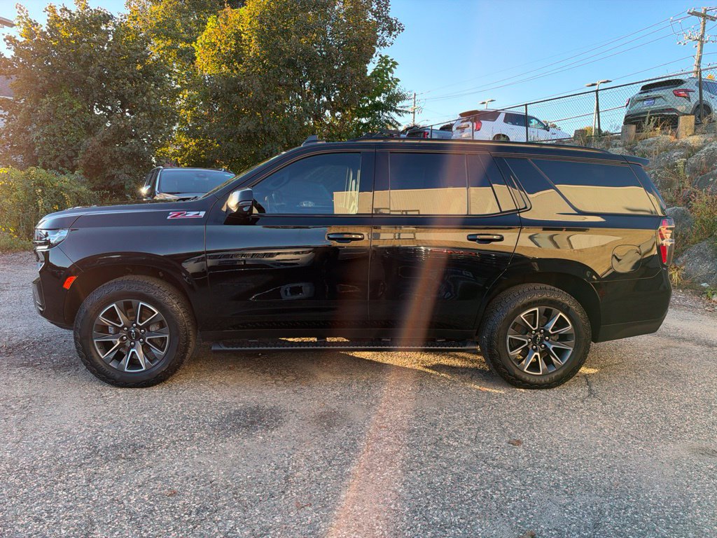 Used 2023 Chevrolet Tahoe Z71 w/ Luxury Package AWD/4WD image 2