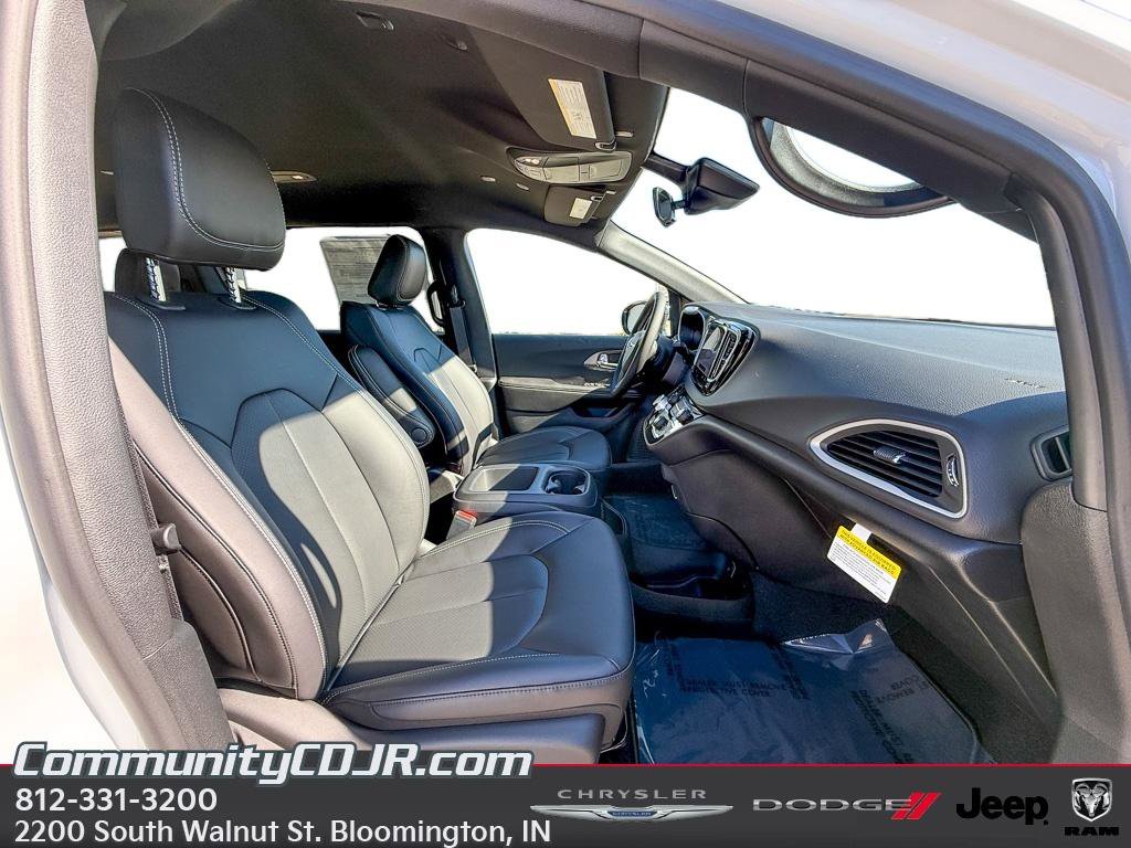 New 2026 Chrysler Voyager LX FWD image 19