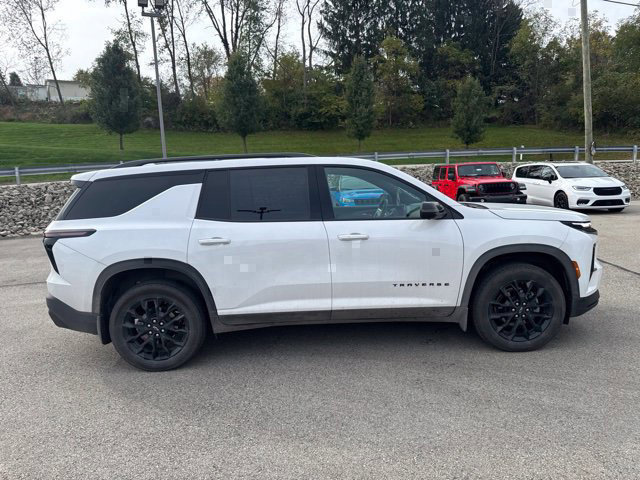 Used 2025 Chevrolet Traverse LT w/ Midnight/Sport Edition AWD/4WD image 4