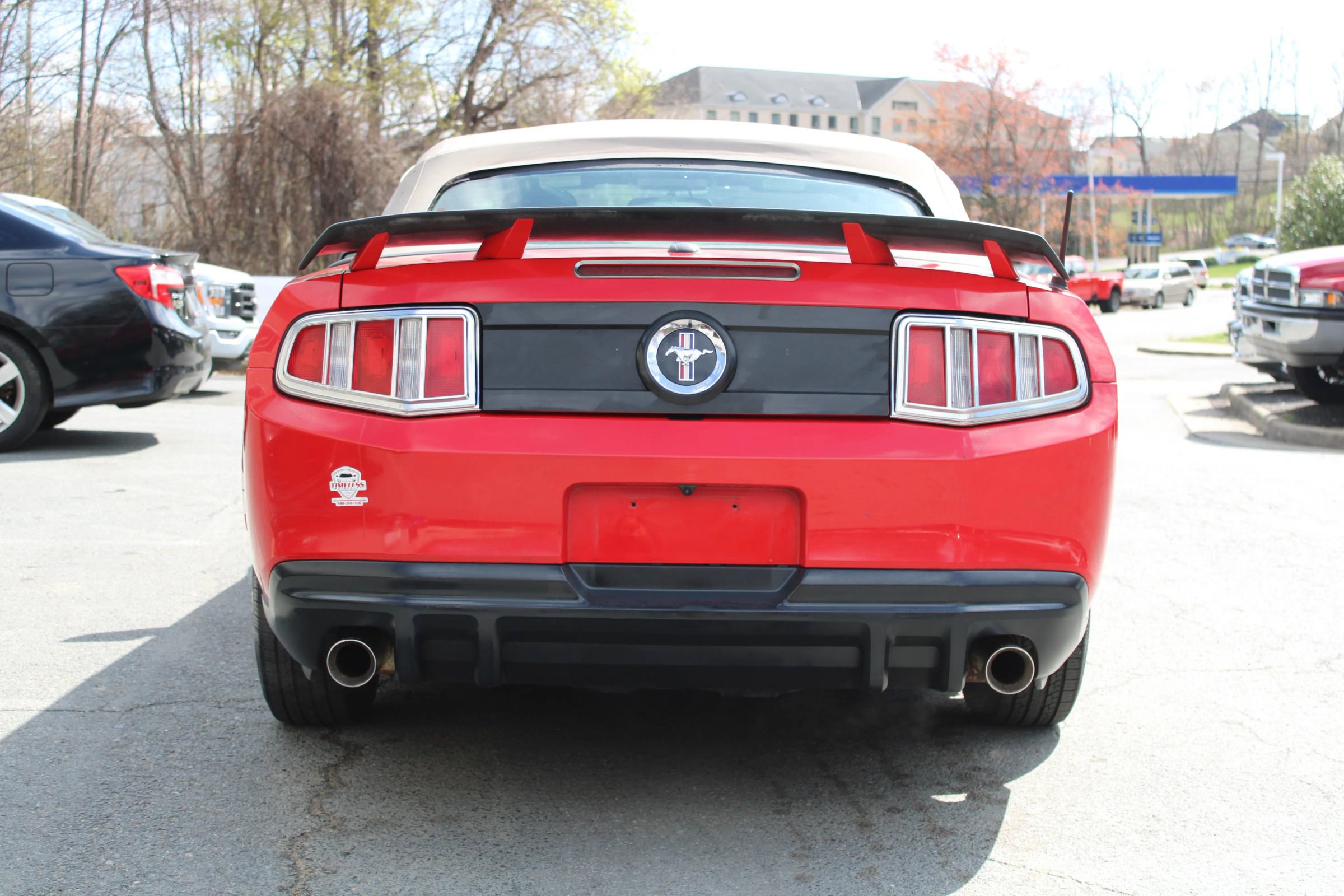 Used 2010 Ford Mustang Convertible image 5