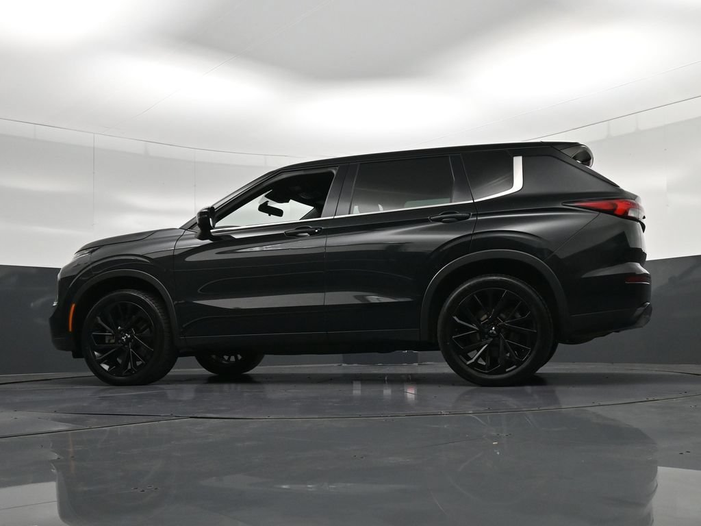 Used 2023 Mitsubishi Outlander SE FWD image 32