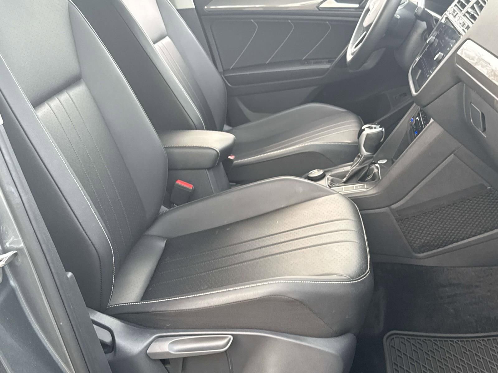 Used 2024 Volkswagen Tiguan SE AWD/4WD image 29
