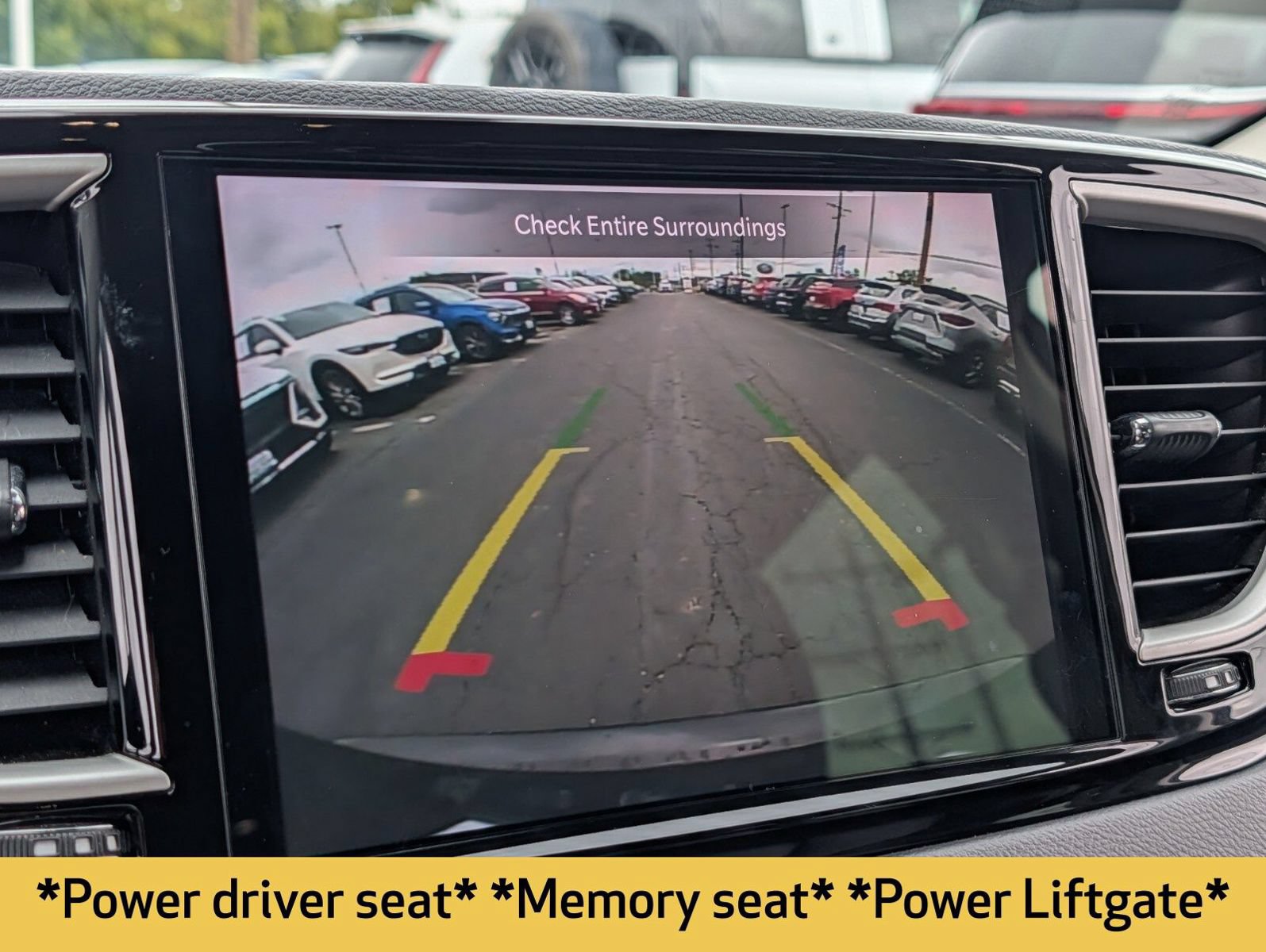 Used 2023 Chrysler Pacifica Touring-L FWD image 6