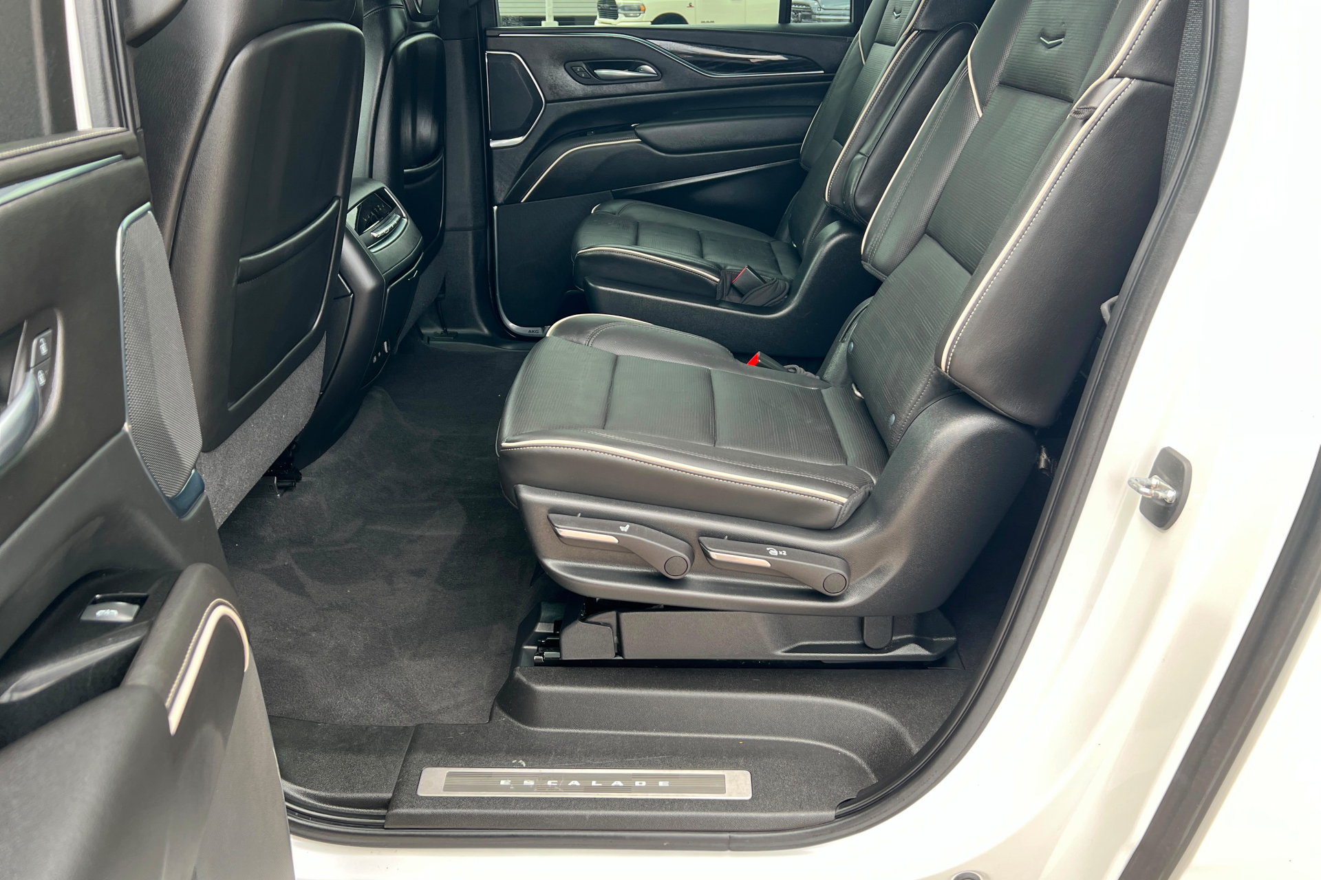 Used 2021 Cadillac Escalade ESV Sport w/ Driver Assist Tech Package AWD/4WD image 22