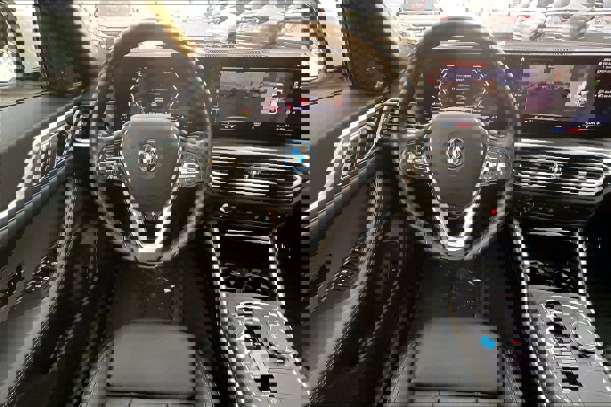 Used 2023 BMW i4 eDrive40 image 5