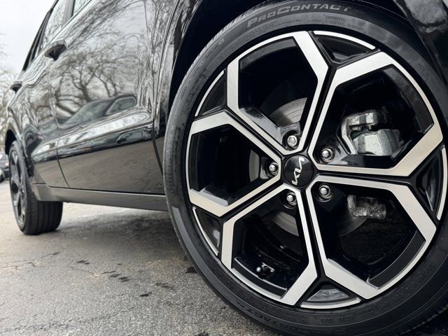 Used 2023 Kia Niro EX Touring image 6