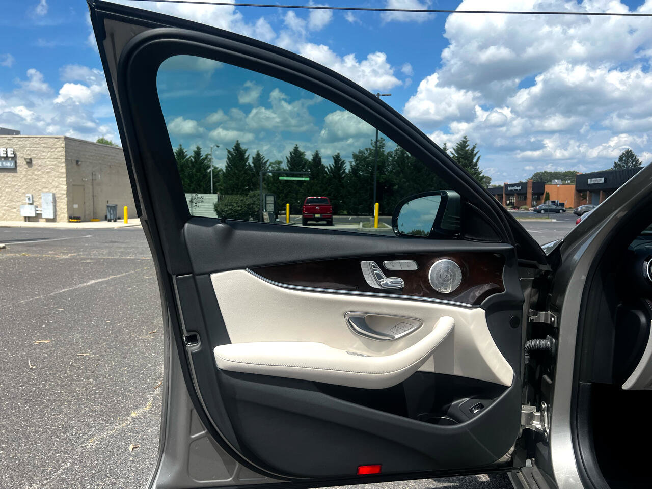 Used 2023 Mercedes-Benz E 450 4MATIC Sedan image 9