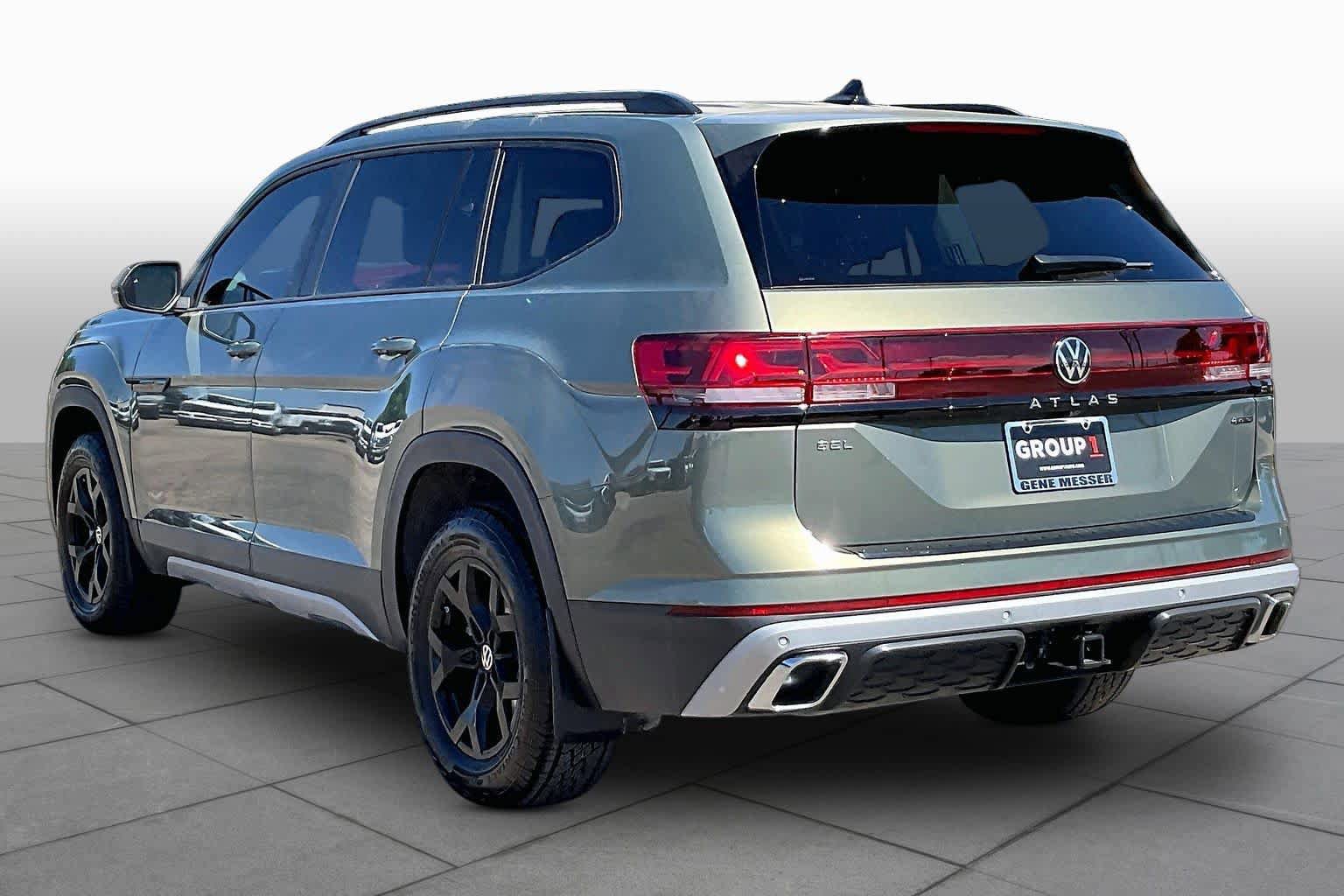Used 2024 Volkswagen Atlas Peak Edition SEL AWD/4WD image 12