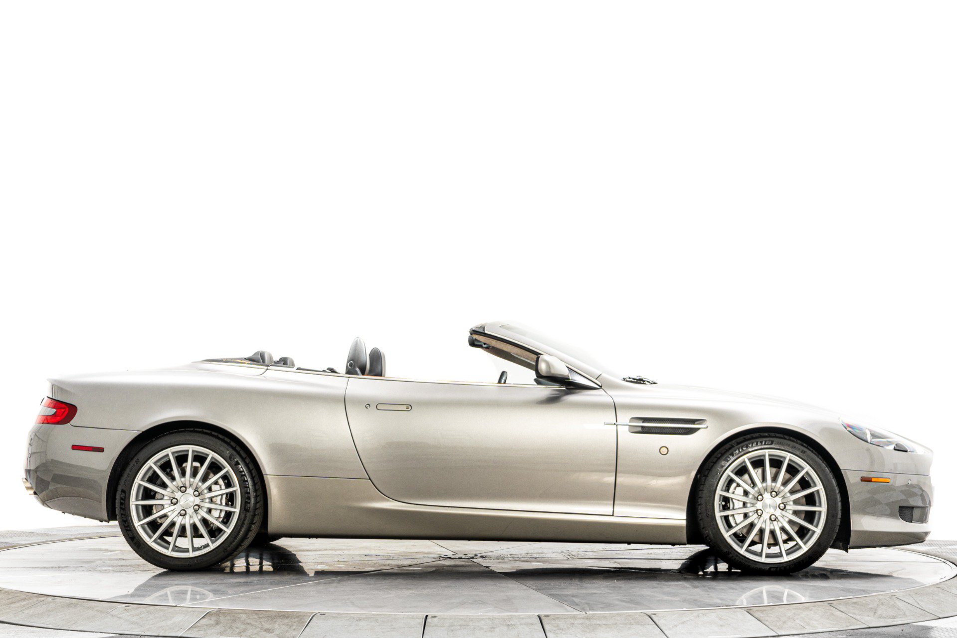Used 2008 Aston Martin DB9 Volante RWD image 43