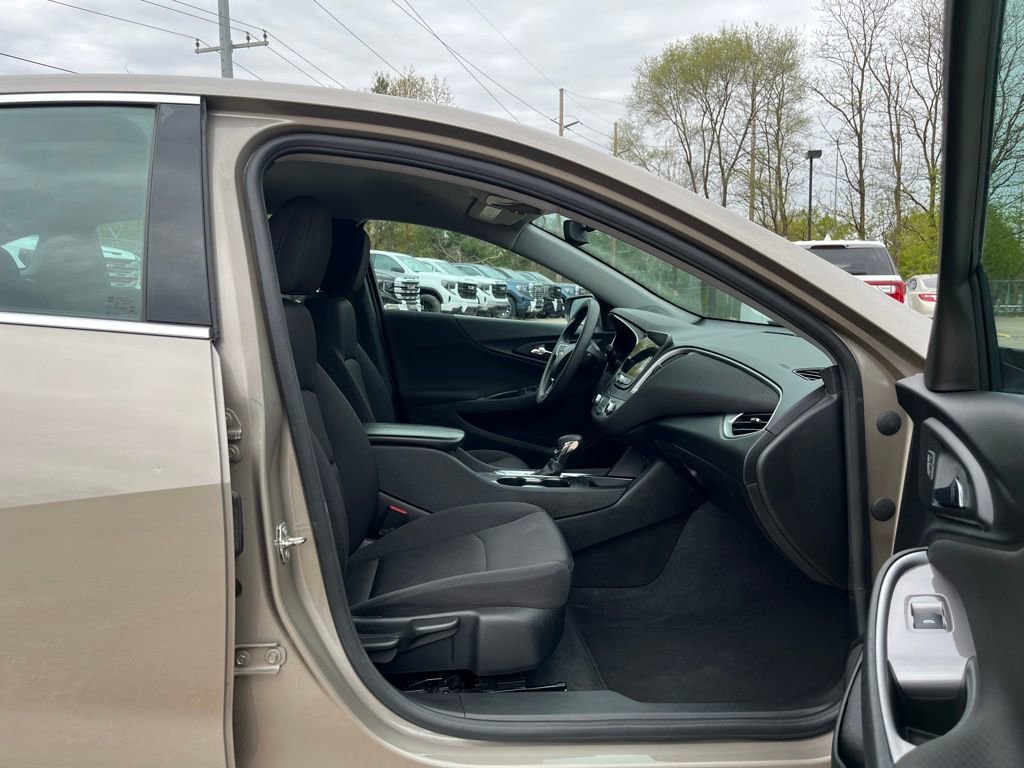 Used 2022 Chevrolet Malibu LT FWD image 32