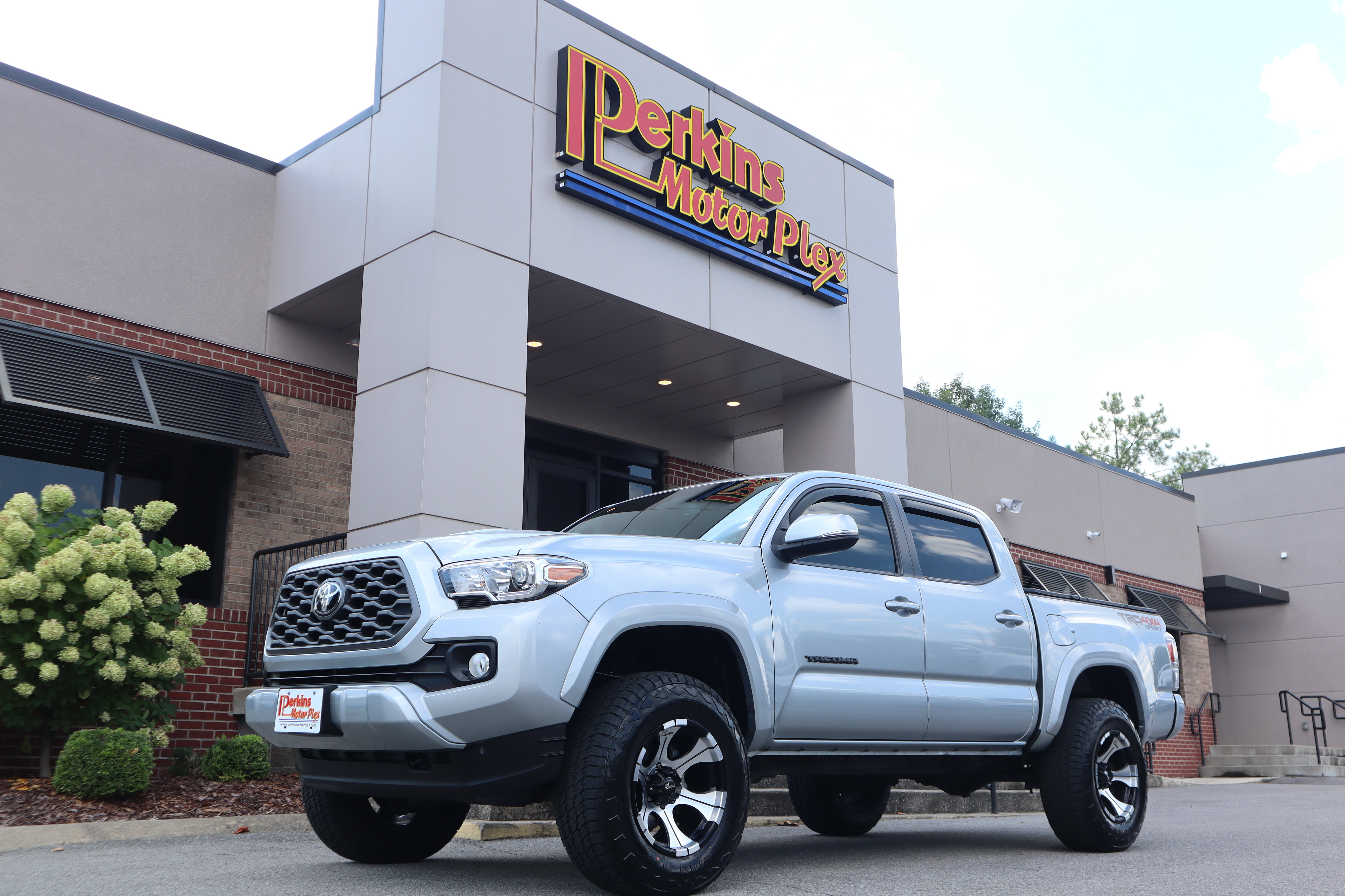 Used 2022 Toyota Tacoma TRD Sport AWD/4WD image 4