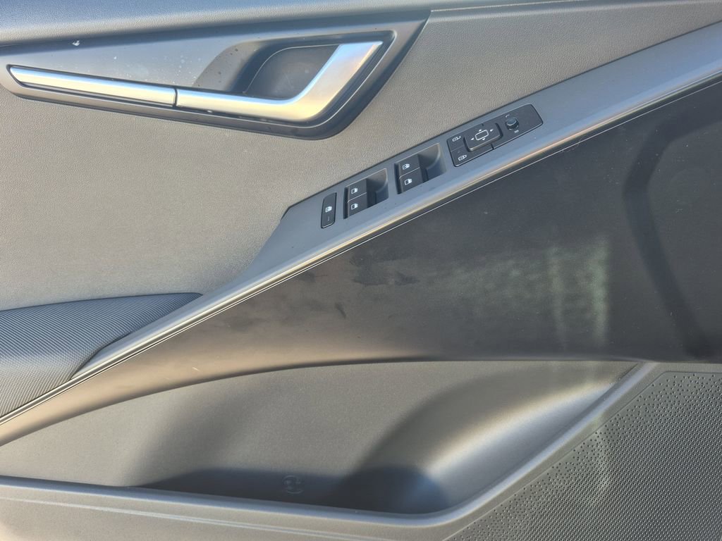 New 2026 Kia Niro LX image 6