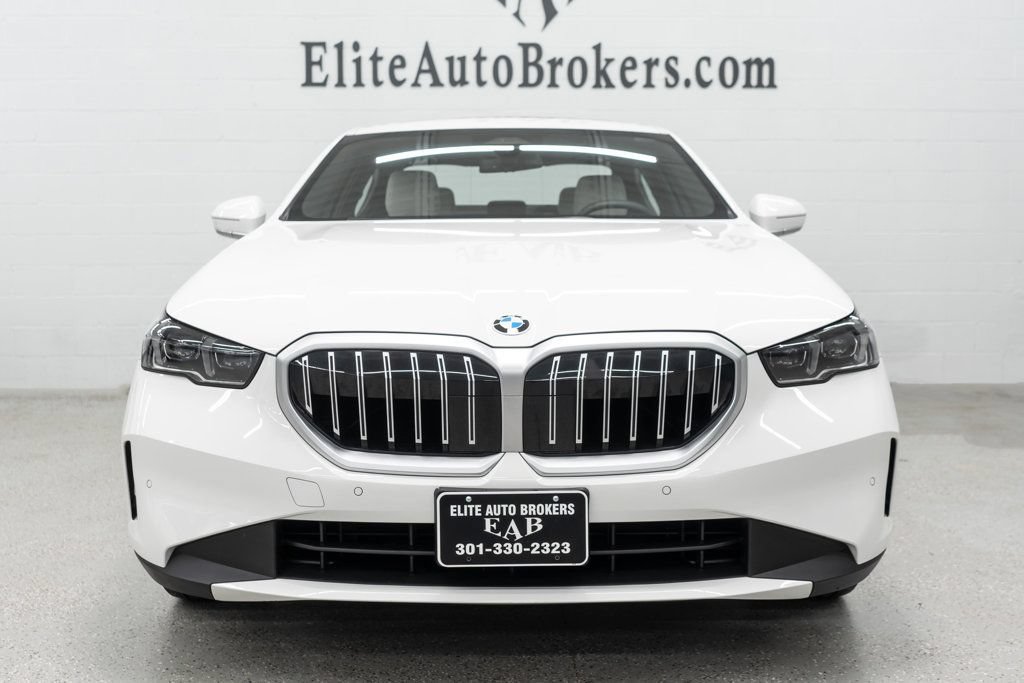 Used 2025 BMW 540i xDrive AWD/4WD image 3