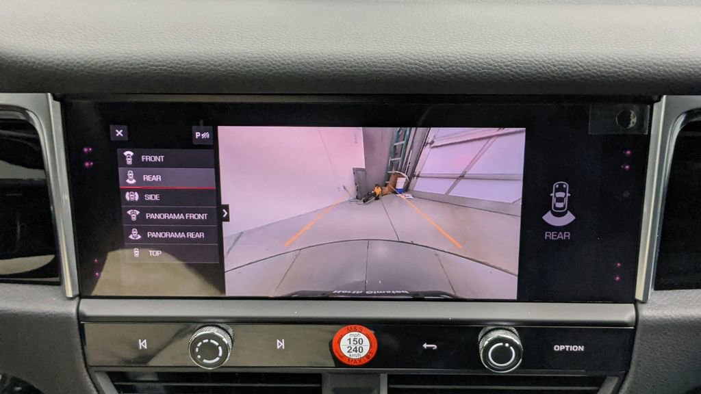 Certified 2022 Porsche Macan image 37