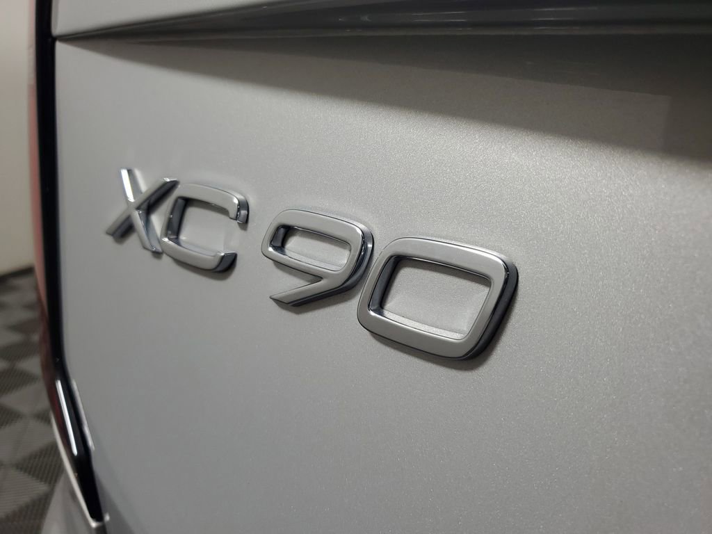 Certified 2025 Volvo XC90 B6 Core w/ Climate Package AWD/4WD image 8