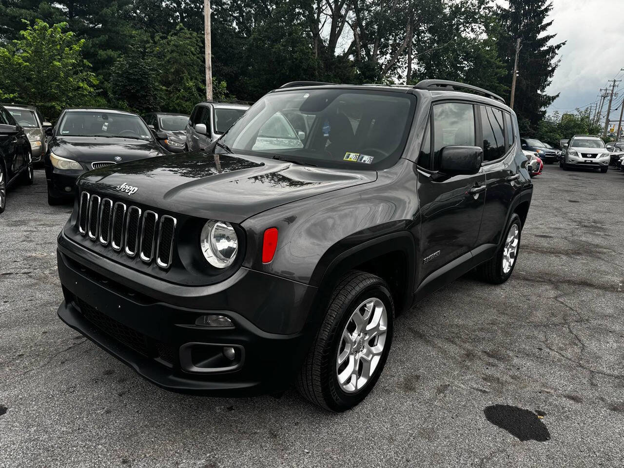 Used 2018 Jeep Renegade Latitude image 2