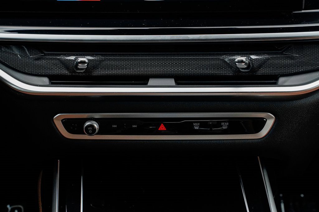 Used 2023 BMW X7 xDrive40i w/ Executive Package image 14