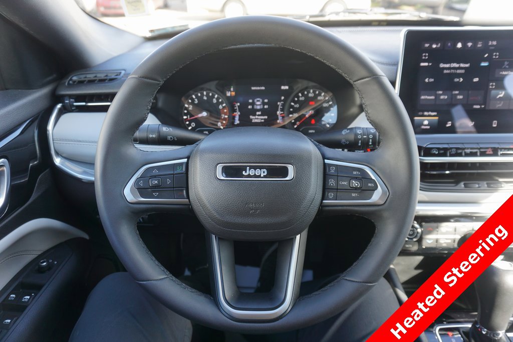 Used 2024 Jeep Compass Limited image 3
