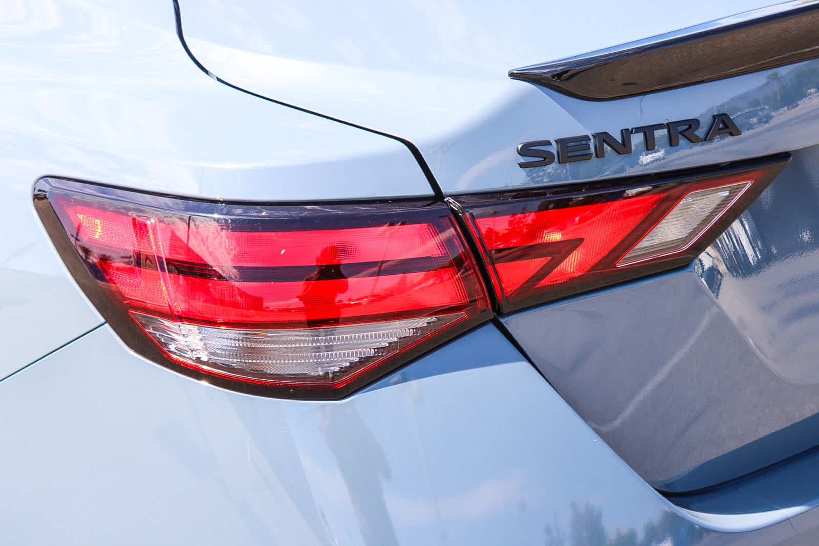 Used 2025 Nissan Sentra SR w/ Midnight Edition FWD image 9