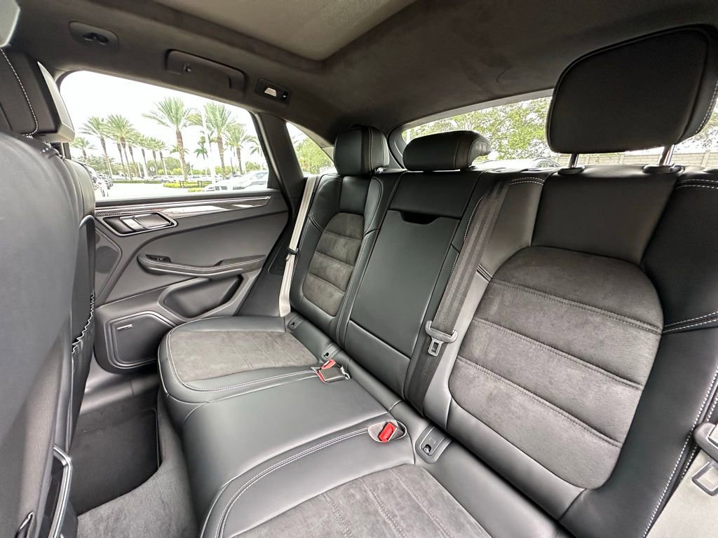 Used 2025 Porsche Macan GTS image 32