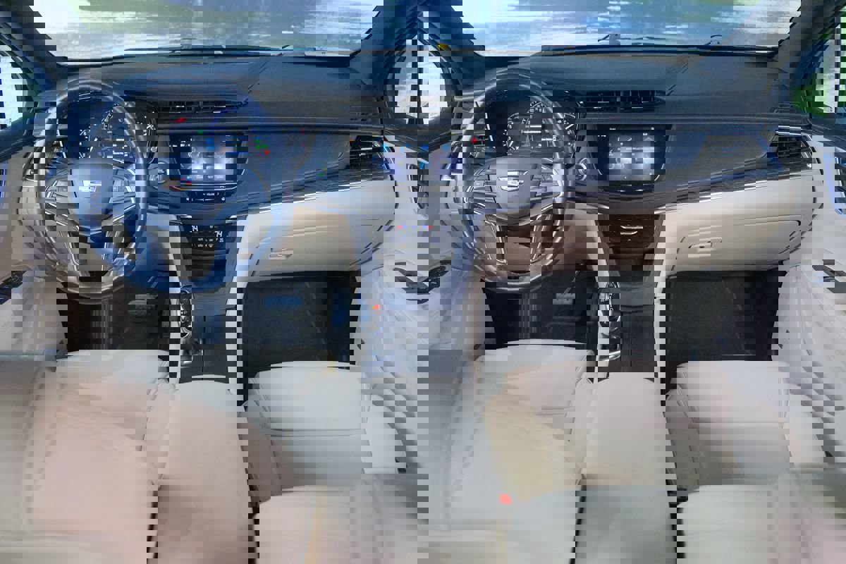 Used 2019 Cadillac XT5 FWD image 19