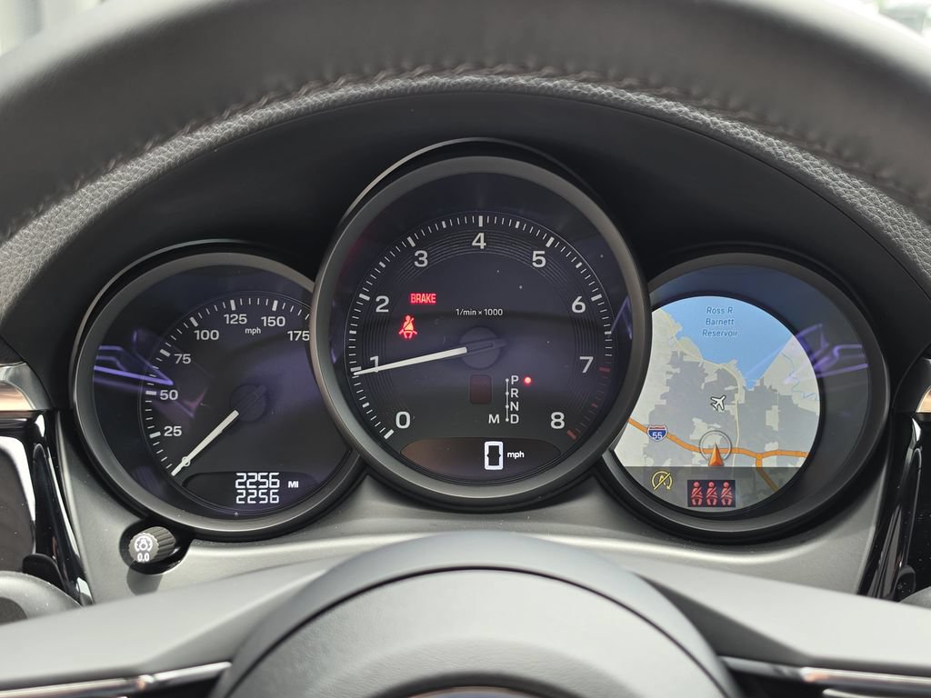 Certified 2026 Porsche Macan AWD/4WD image 25