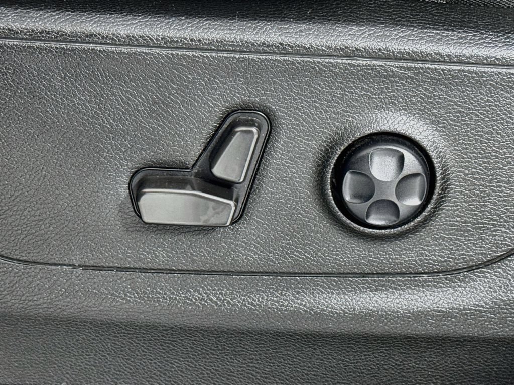 Used 2021 RAM 1500 Big Horn RWD image 15