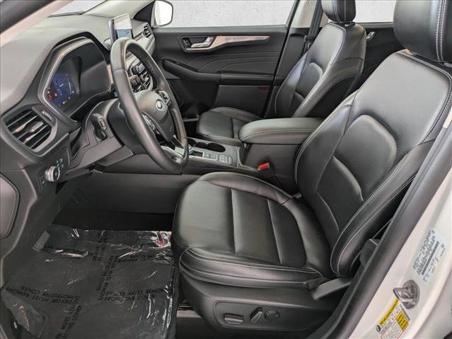 Used 2022 Ford Escape Titanium w/ Class II Trailer Tow Package image 17