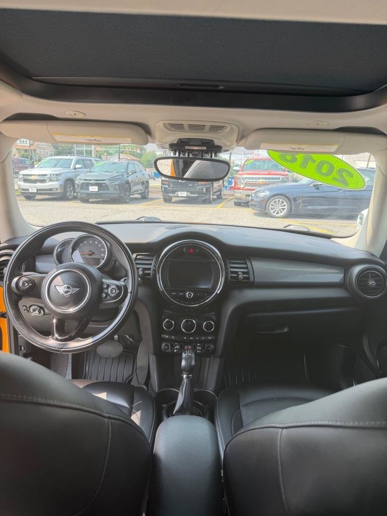 Used 2018 MINI Cooper 2-Door Hardtop w/ Cold Weather Package FWD image 12