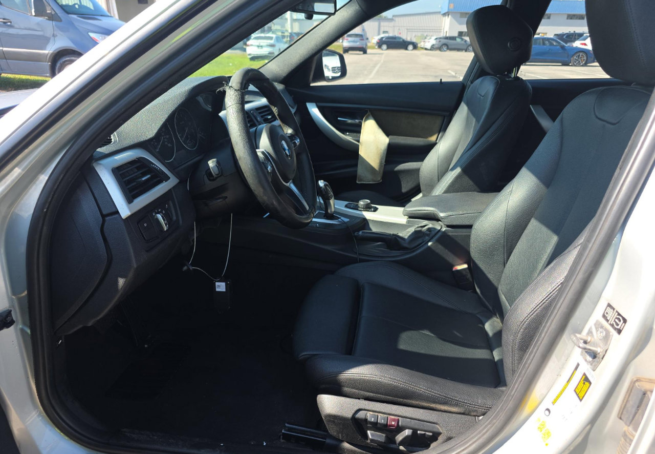 Used 2013 BMW 320i Sedan image 7