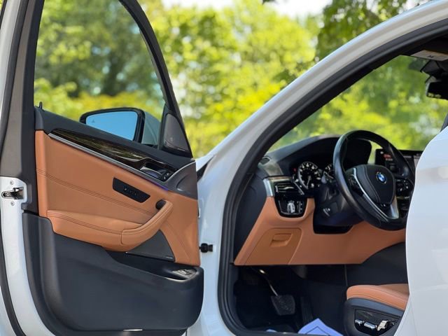 Used 2019 BMW 540i w/ Convenience Package RWD image 9