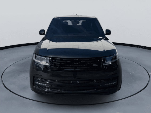 Used 2025 Land Rover Range Rover SE AWD/4WD image 2