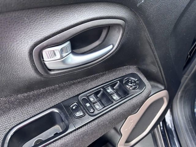 Used 2015 Jeep Renegade Limited image 13