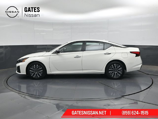Used 2025 Nissan Altima 2.5 SV FWD image 7