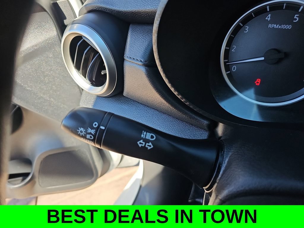 Used 2021 Nissan Versa S FWD image 24
